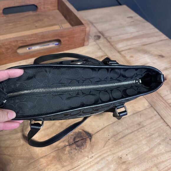 Coach Classic Tote and wallet - Picture 3 of 16